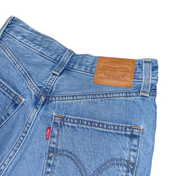 Levi’s Premium High Loose Denim Jean Shorts Women’s 24 Raw Hem Frayed High Rise - Picture 3 of 7